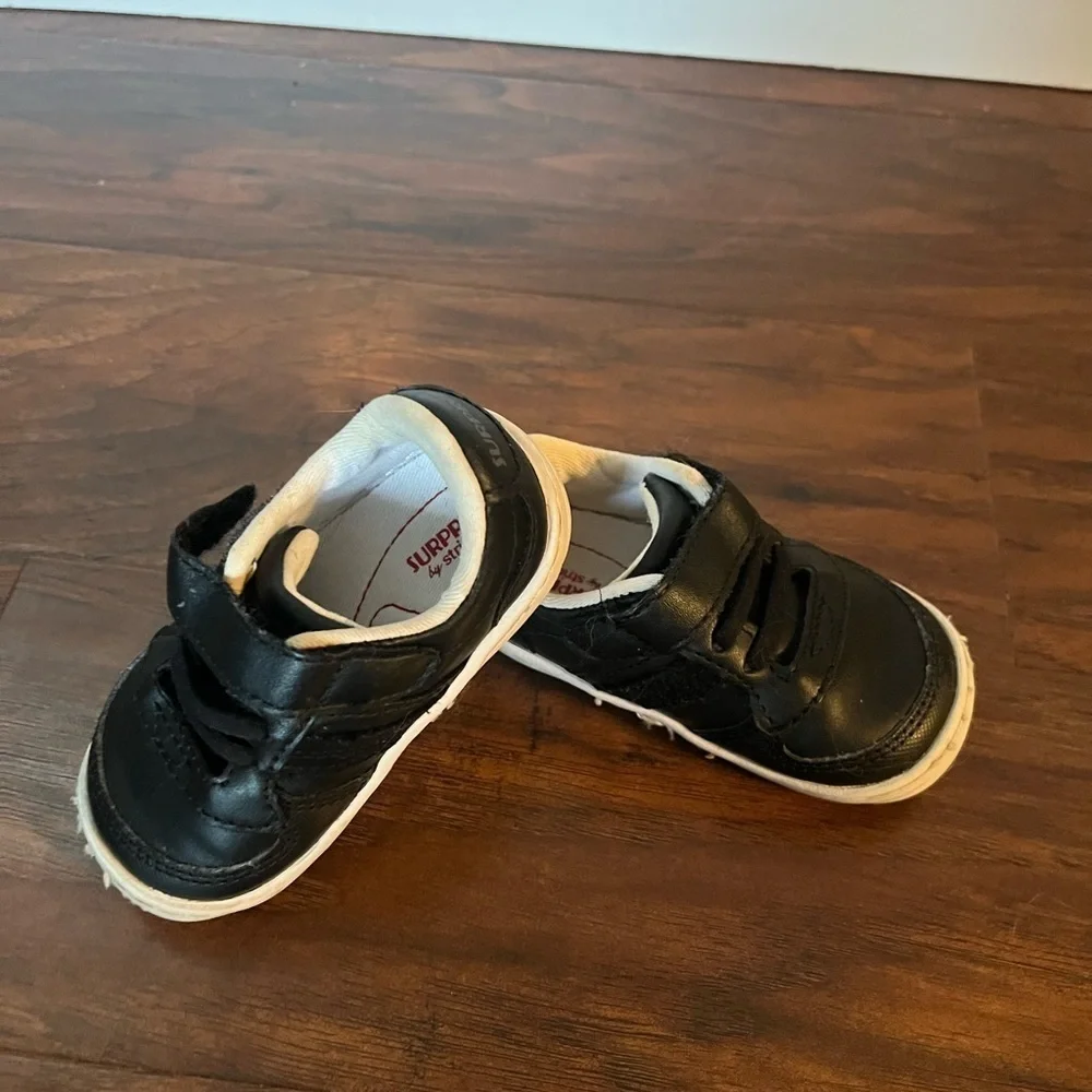 Stride Rite Alec Black Velcro Shoes-Size 4